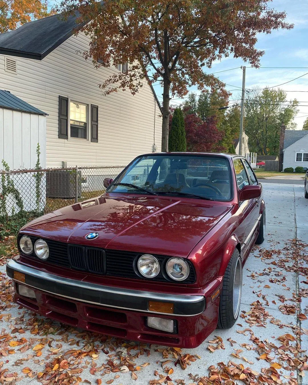 Old BMW E30 Completely Restored in Burgundy