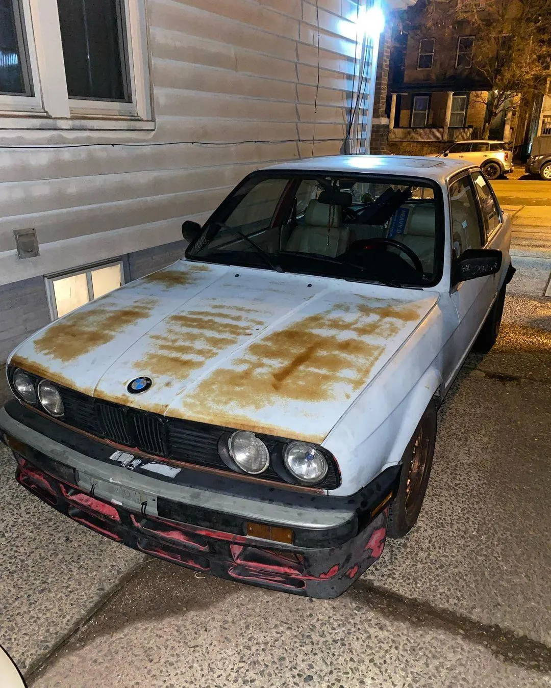 Old BMW E30 With A rusted hood